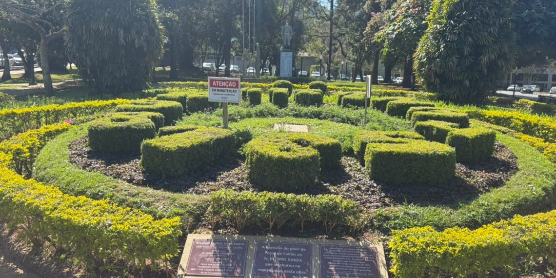 Sem funcionar há quase um mês, Relógio Floral de Poços passa por testes para reparo