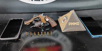 Homem é preso após exibir arma de fogo em redes sociais em Poços