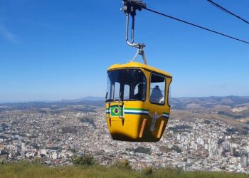 Teleférico de Poços ganha decoração temática da Copa do Mundo