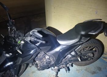 Adolescente é apreendido com moto furtada e barra de maconha em Poços de Caldas