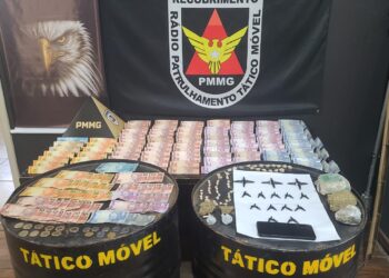 Adolescente é apreendido e drogas são encontradas durante operação da PM em Poços