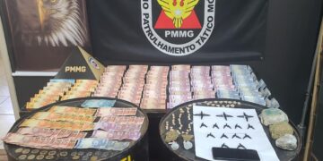 Adolescente é apreendido e drogas são encontradas durante operação da PM em Poços
