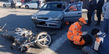 Acidente entre carro e moto deixa motociclista ferido em Poços de Caldas