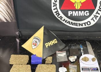 Polícia apreende drogas, balança de precisão e veículo durante ação contra o tráfico em Poços de Caldas