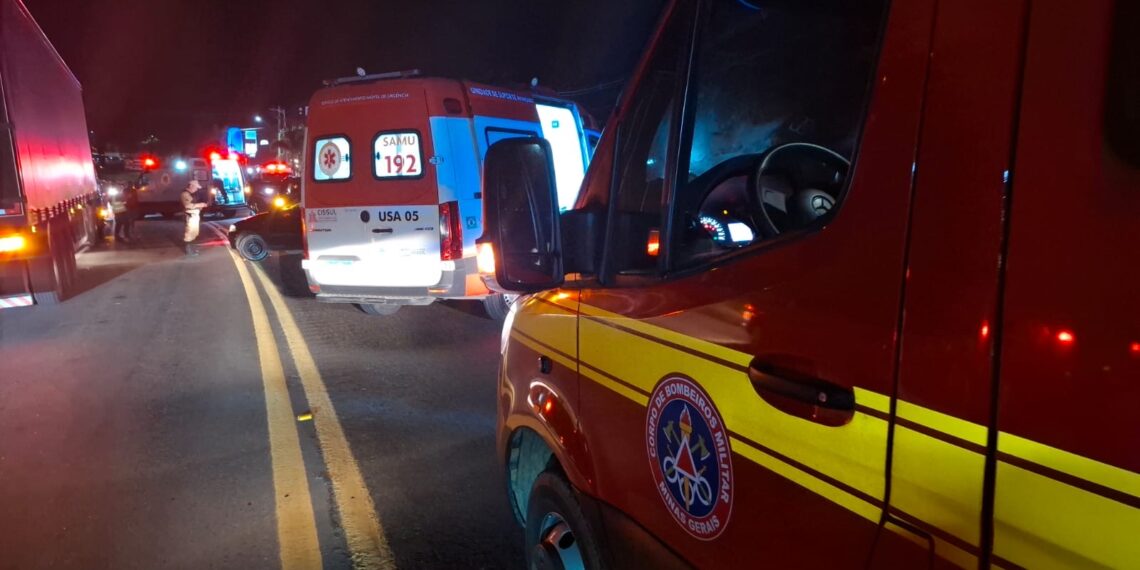 Acidente na BR-459 deixa cinco pessoas feridas