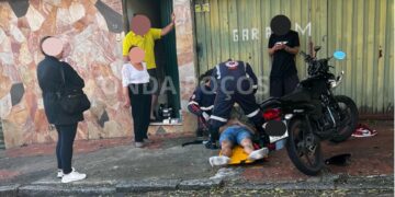 Acidente deixa motociclista ferido no bairro Cascatinha em Poços de Caldas