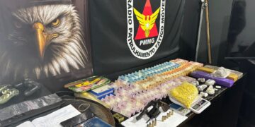 PM prende suspeito e apreende drogas, arma e veículo de luxo em Poços de Caldas