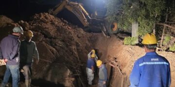 Pela segunda vez, obra da EPR rompe tubulação do DMAE em Poços e afeta abastecimento de água de bairros