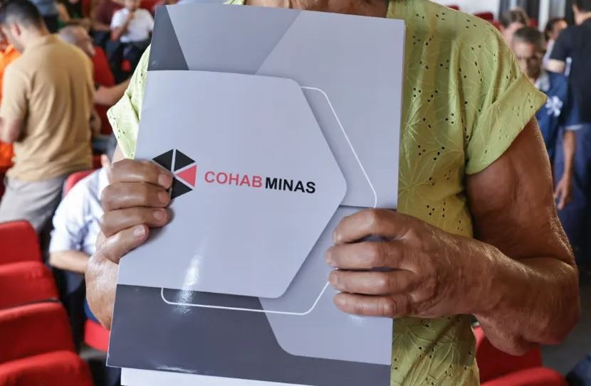 Governo de Minas e Cohab entregam escrituras em Poços e outras cidades