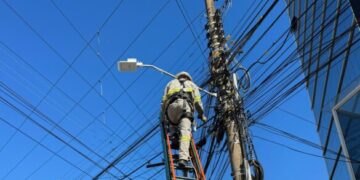 Prefeitura já retirou 11 toneladas de fios obsoletos dos postes de Poços de Caldas