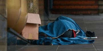 Abordagem da população em situação de rua é intensificada por conta do frio