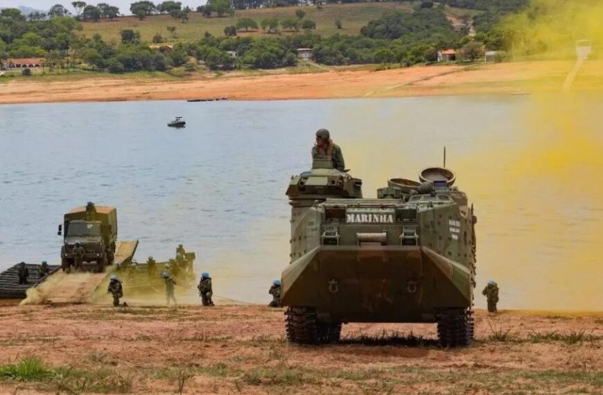 Marinha reúne 2 mil militares em Minas 
