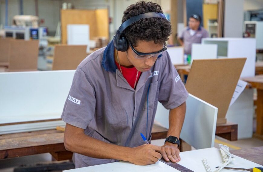 Mais de 90% de chance de emprego: o atrativo que está conquistando os jovens da Geração Z de MG 