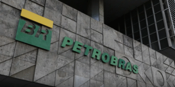 Petrobras implementa desconto no diesel a partir desta segunda-feira (1º)