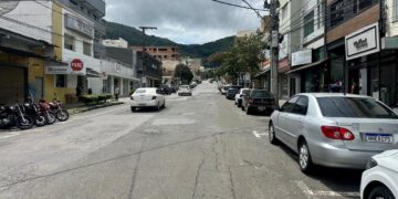 Interdição altera trânsito no Centro de Poços; confira