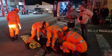 Motorista foge após atingir ciclista de 19 anos em cruzamento na região