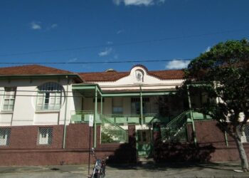 Feira da Pechincha do Asilo São Vicente de Paulo oferece peças por R$ 1 em Poços de Caldas