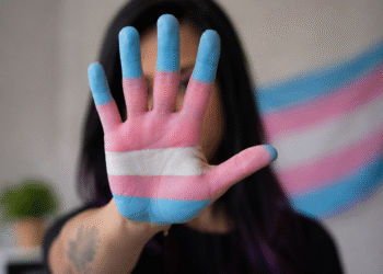 Empresa é condenada por discriminação contra trabalhadora trans na região