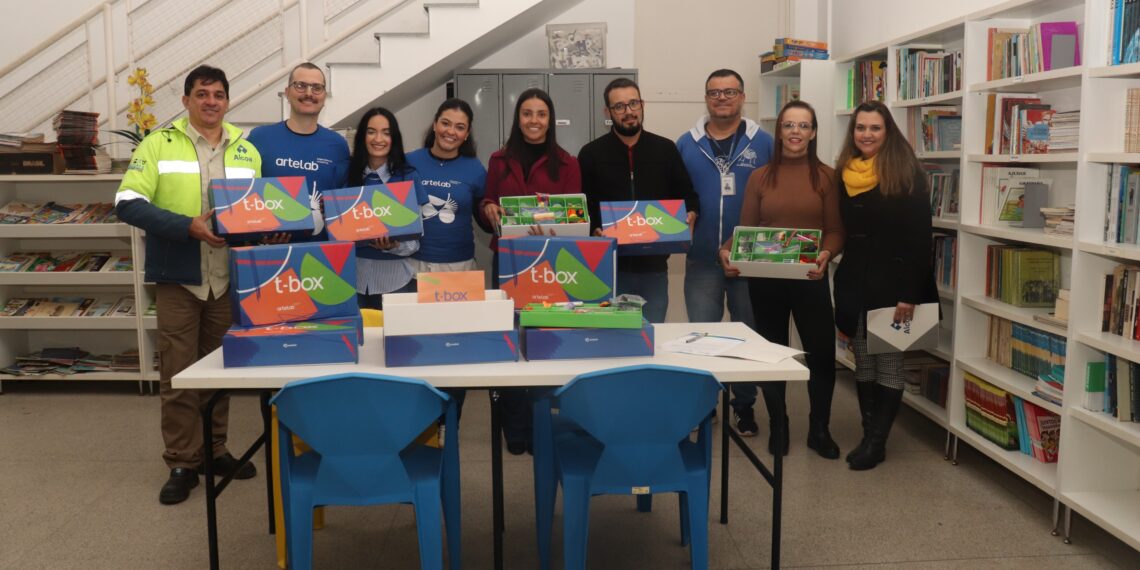 Alcoa impulsiona inovação na educação pública com entrega de kits de introdução à robótica