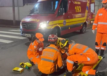 Homem fica ferido em colisão entre carro e moto na região