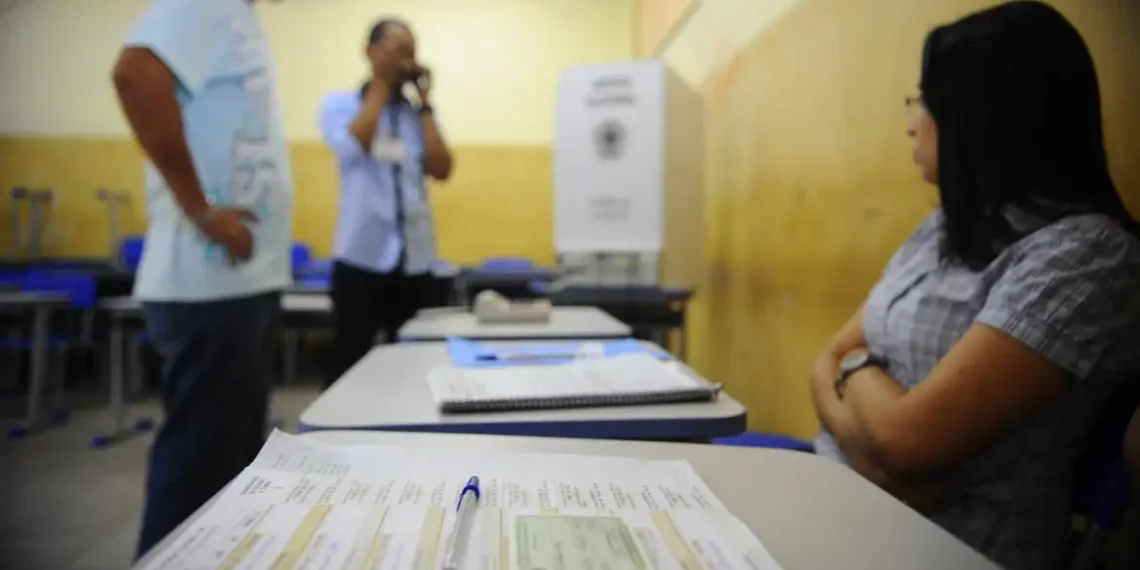Mesários têm papel fundamental na garantia do processo eleitoral