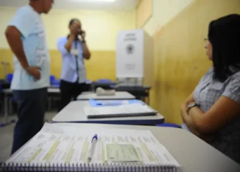 Mesários têm papel fundamental na garantia do processo eleitoral