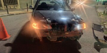 Acidente entre moto e carro deixa homem ferido em Poços de Caldas