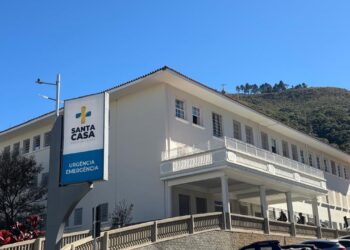 Onze das 13 vítimas de acidente na serra de São Roque, atendidas pela Santa Casa de Poços, receberam alta
