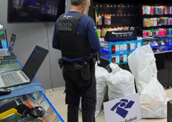 Operação apreende 35 celulares importados irregularmente por lojas de Poços