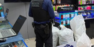 Operação apreende 35 celulares importados irregularmente por lojas de Poços