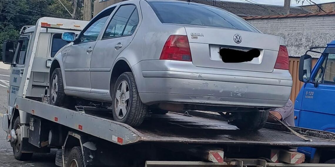 GCM e Demutran recuperam carro com registro de apropriação indébita em Poços de Caldas