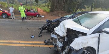 Colisão frontal deixa um morto e dois feridos em rodovia na região