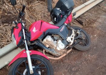 Motociclista morre após bater contra guard-rail