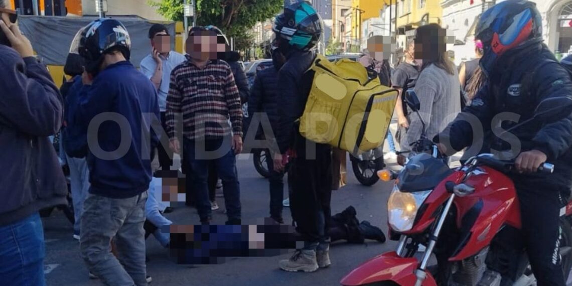 Mulher é atropelada por motocicleta no Centro de Poços de Caldas