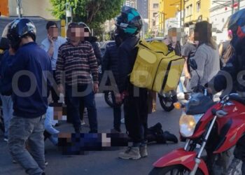 Mulher é atropelada por motocicleta no Centro de Poços de Caldas