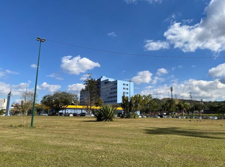 Prefeitura de Poços informa data de pagamento da primeira parcela do 13º dos servidores