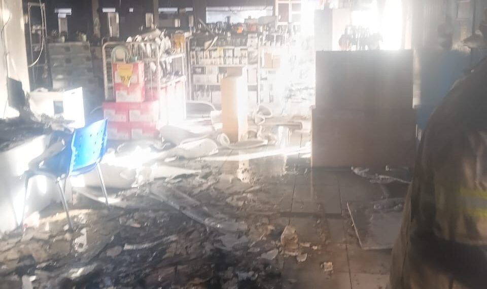 FOTOS: Veja como ficou interior de loja da rede Magazine Luiza que pegou fogo no centro de Poços