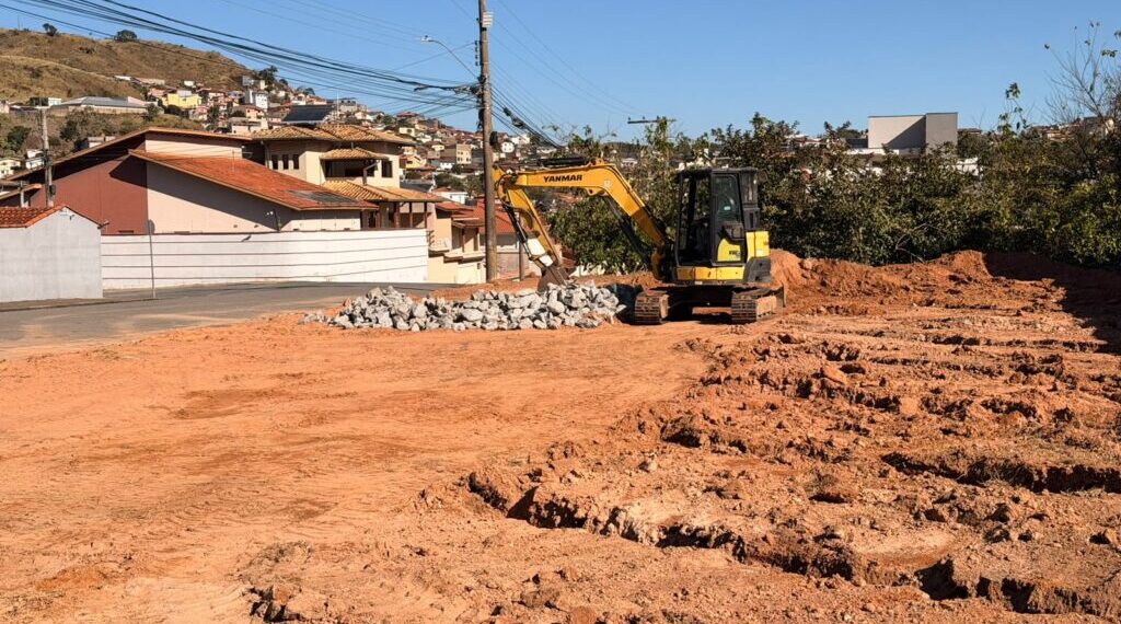 Prefeitura inicia construção de campo society no Jardim Primavera em Poços de Caldas
