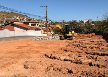 Prefeitura inicia construção de campo society no Jardim Primavera em Poços de Caldas
