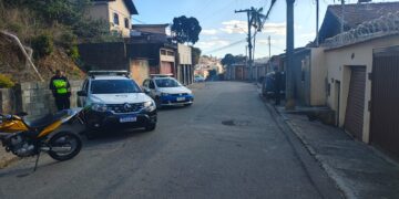 Operação aborda 30 veículos, remove motocicletas e autua condutor em Poços de Caldas