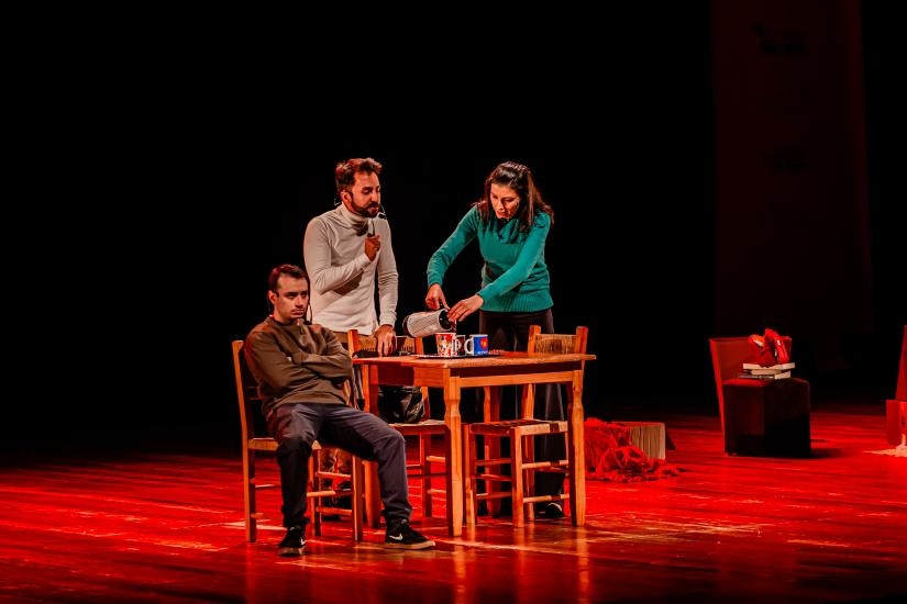 Poços de Caldas recebe peça teatral sobre educação financeira em comemoração aos 45 anos da Sicredi UniEstados