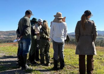FEAM faz vistoria em área destinada à exploração de terras raras em Poços de Caldas