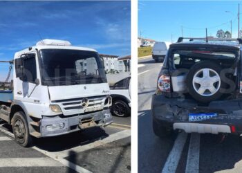 Mulher é socorrida após colisão entre carro e caminhão em Poços de Caldas