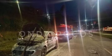 Princípio de incêndio atinge carro na avenida Wenceslau Braz em Poços de Caldas