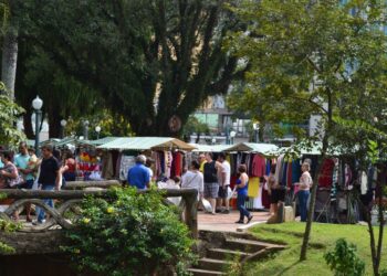 Feira de Artesanato de Poços amplia funcionamento neste mês com edições aos sábados