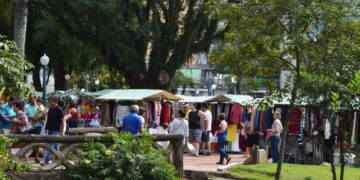 Feira de Artesanato de Poços amplia funcionamento neste mês com edições aos sábados