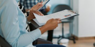 Mais de 100 vagas de emprego estão disponíveis no Portal Emprega Poços
