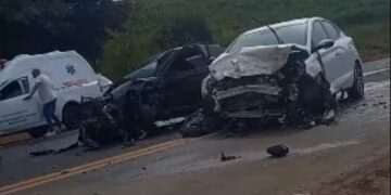 Colisão na MGC-491deixa uma vítima fatal e provoca lentidão no trânsito