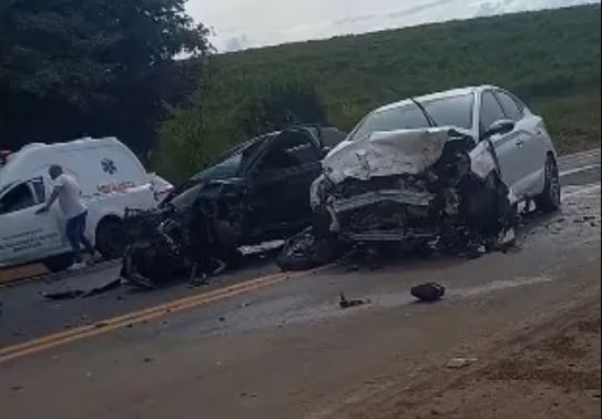 Colisão na MGC-491deixa uma vítima fatal e provoca lentidão no trânsito