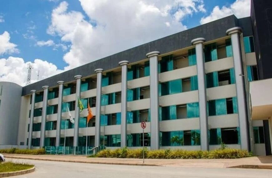 Servidores fazem greve em Divinópolis 